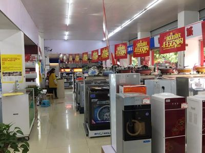 大批恭城人涌向24米街搶購家電，是沖動消費還是明智之選？